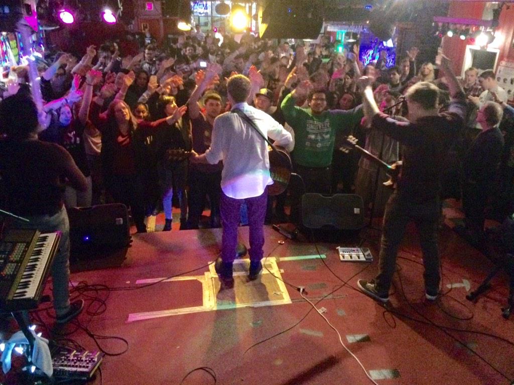 shiffleymusic's tweet photo. H🔴M€ ➕🔘Wñ
Thanks guys for selling out #EvenFlowBar 😉 We can't wait to play for you again.
#ShareTheShiff http://t.co/JP6kn6PIe7