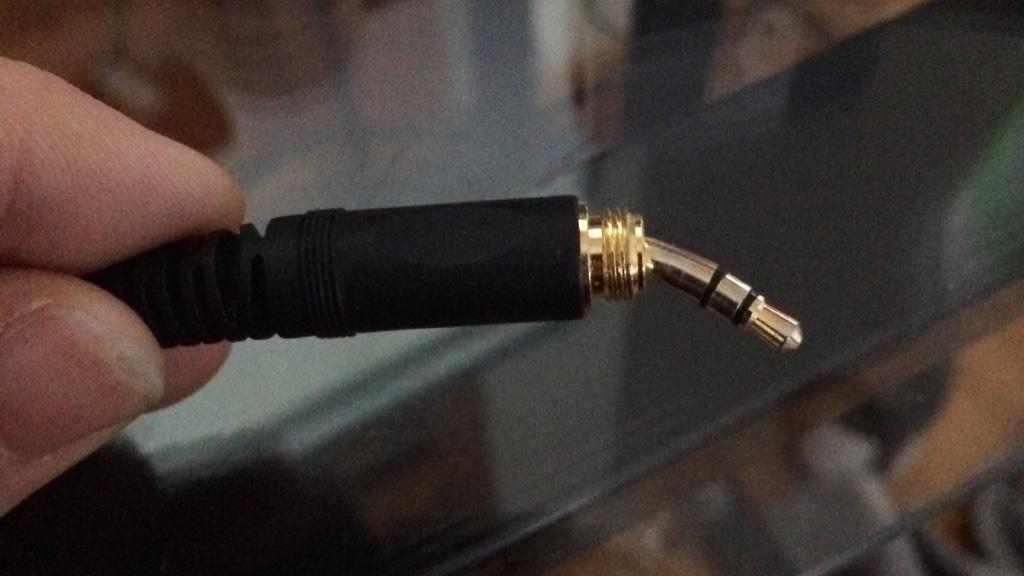 TimeSuppression's tweet photo. Still pissed at Devin for this! #Sennheiser #hd280 http://t.co/pUPrTIxyGA