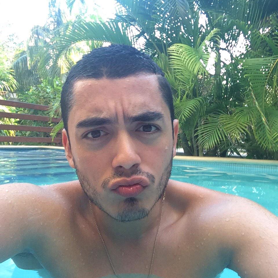 joemichell's tweet photo. Buenas tardes. 😛 http://t.co/xRiCd5zDof