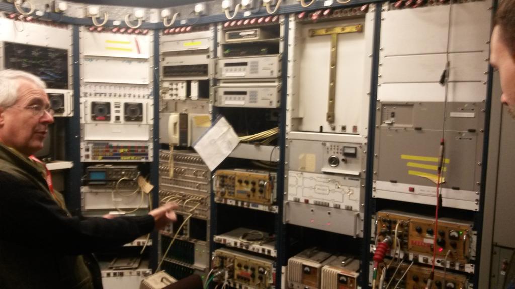 AndyWaltersWM's tweet photo. Old obsolete equipment being removed from the Sutton Coldfield transmitter site. http://t.co/Cgw4rbkt3h