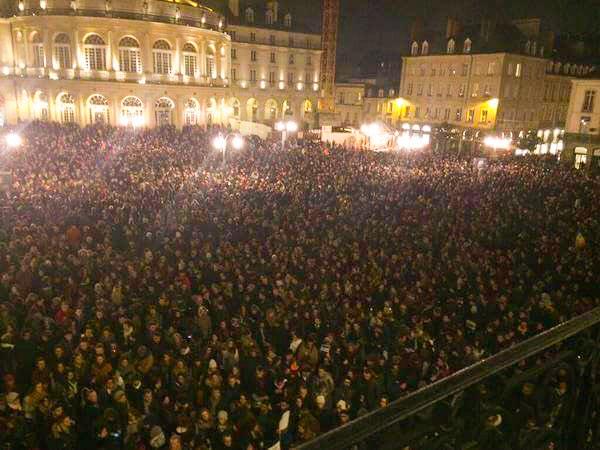 SaraAssaf's tweet photo. How civilized people react when opinion leaders are murdered &amp; freedom of expression is threatened.

#JeSuisCharlie http://t.co/Lz8ogXtxQP