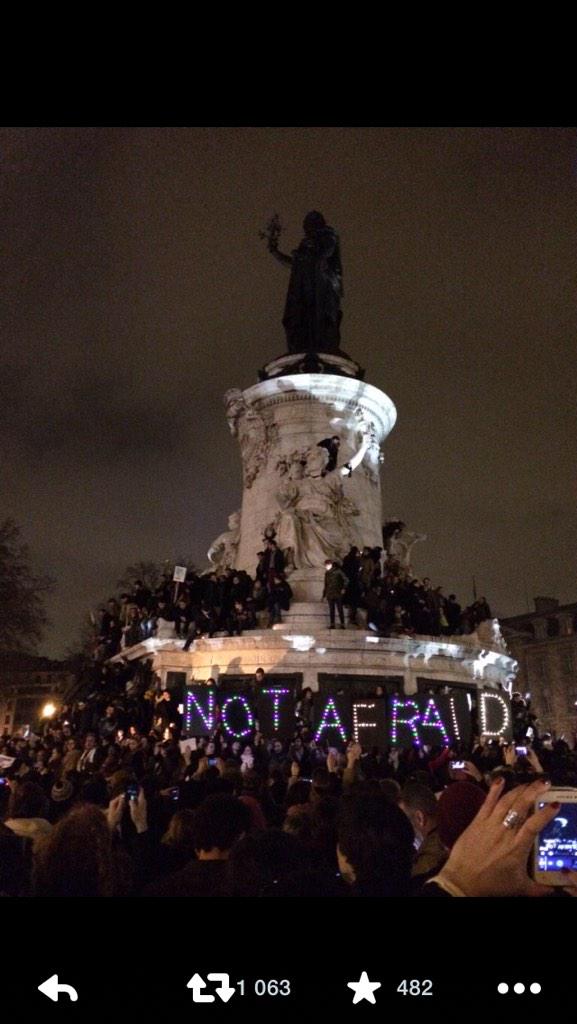mam_alice's tweet photo. La France réagit, une France soudée, j'y suis avec le cœur. #ChalieHebdo #JeSuisCharlie http://t.co/0ifMMx1Kg7