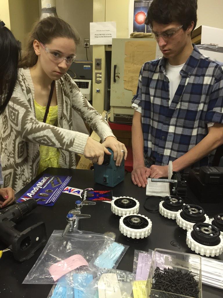 frc5193's tweet photo. Pantheon team members hard at work! #OMGrobots http://t.co/Ed6oeILVvy