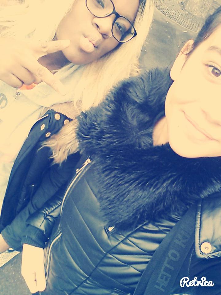 SasouSouidi's tweet photo. #MaPote #Ivoirienne #Algerienne #folloback #Blg #Y pe Pas Nous Tester ✌👌👊💕💋 http://t.co/Tfk6VLRhu4