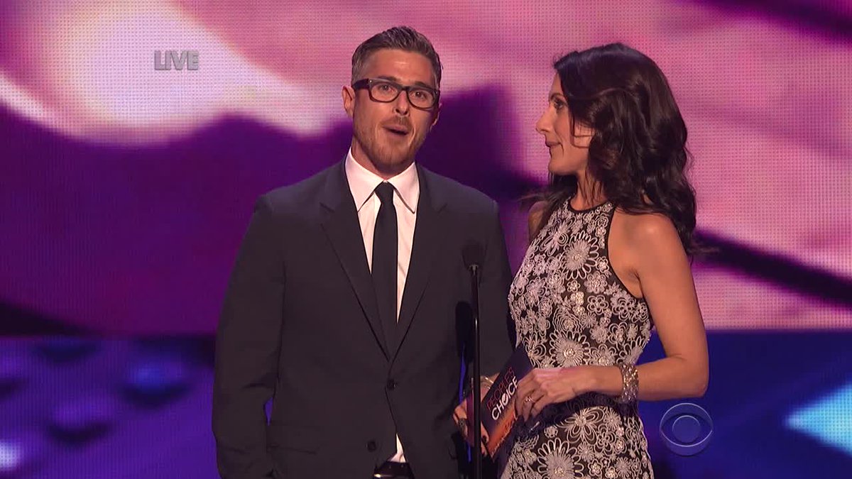 tvtagRedBand's tweet photo. Dr. McAndrew IN DA HOUSE! #redbandsociety @RedBandSociety @DaveAnnable10 #PeoplesChoiceAwards #hottiedoc #saveredband http://t.co/cd5sfVHpv9