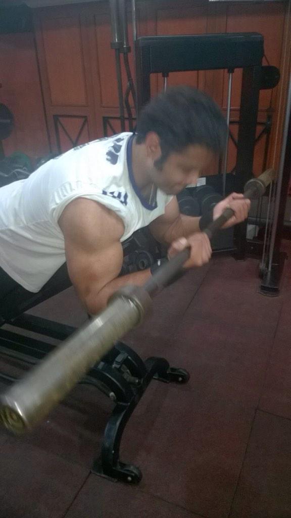 funkdude99's tweet photo. Diff poses of spider curl..the pump thou 😍 http://t.co/1XL3p22IjP
