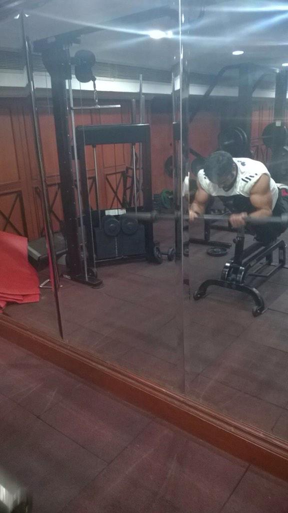 funkdude99's tweet photo. Diff poses of spider curl..the pump thou 😍 http://t.co/1XL3p22IjP