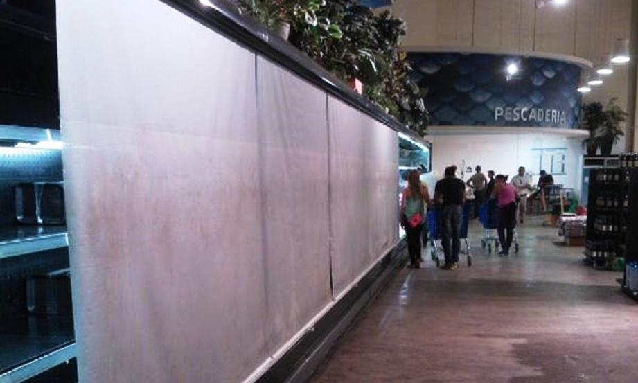 GerardoArteagaM's tweet image. ¡INSÓLITO! Supermercados ESCONDEN escasez de productos con CORTINAS (Fotos) rietedelgobierno.net/2015/01/07/ins… http://t.co/9ebkdGu1Pv&quot;