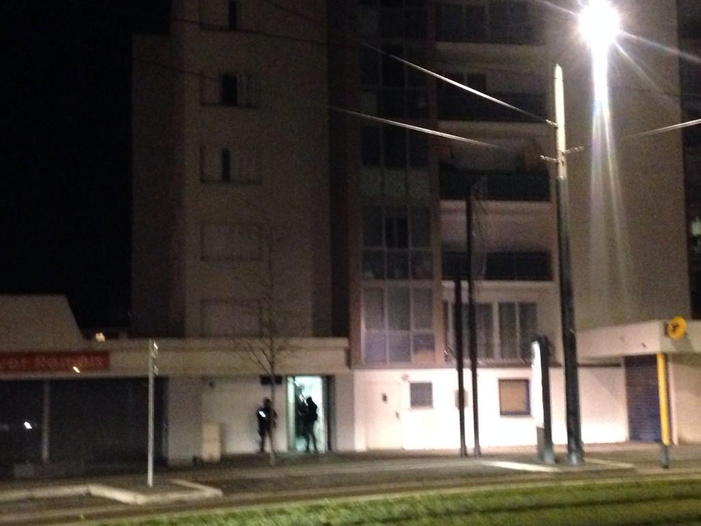 B6yGCikIgAIS_si.jpg:large