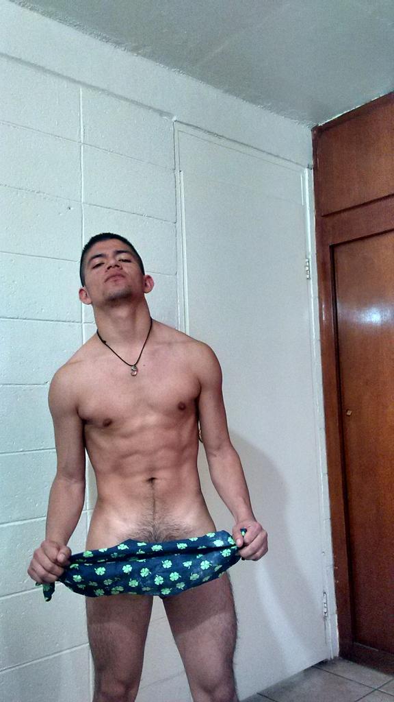 TheRealXairo's tweet photo. Ya estoy de regreso chiquitos! 😋 #imbackbabies http://t.co/PJ9F0lvD6R