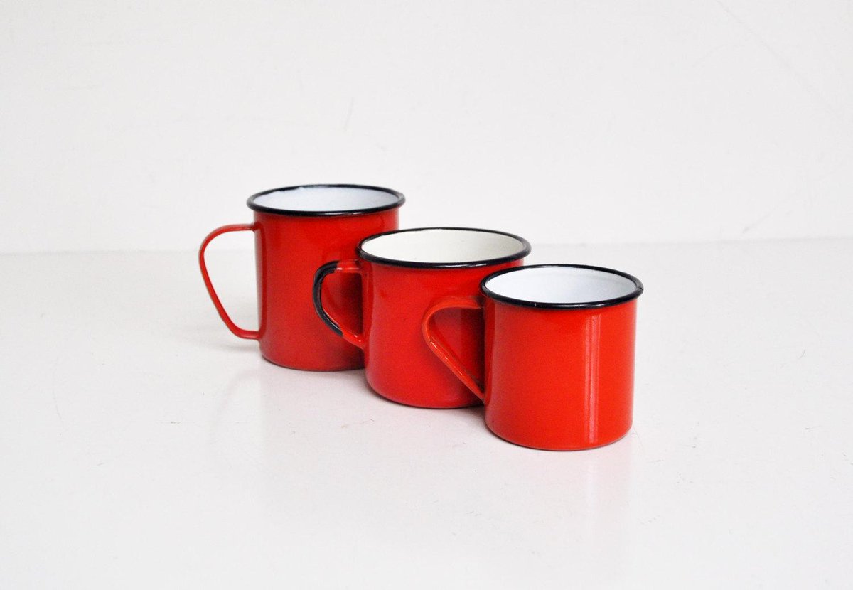 Cabin essentials, with this set of enamel mugs from <a href="/TheWhitePepper1/">Christina</a> 
etsy.com/listing/168517…