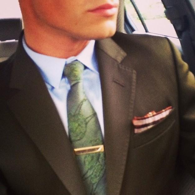 EvanHartSUB's tweet photo. New suit. http://t.co/J6FQL5Cmti