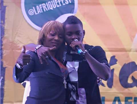 yorobo86's tweet photo. A londre avec la mere de mon ami Jonathan http://t.co/lgDZxv5gD9