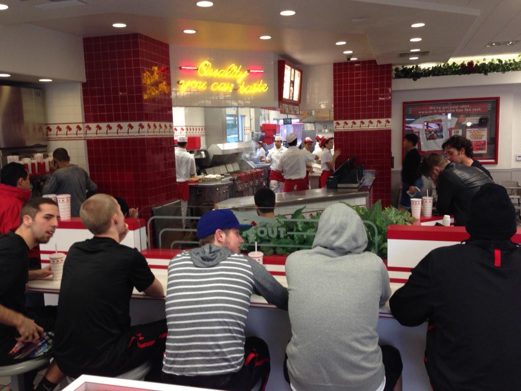 PBCWildcats's tweet photo. First stop: In N Out! http://t.co/DKdcs2tPoN