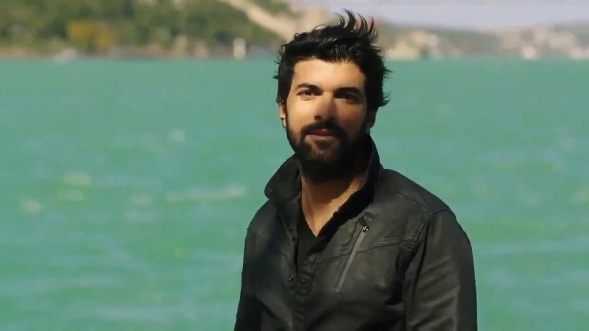Farah_Joy_12art's tweet photo. #KaraParaAsk #eskiask @Artistanbul1 YOUR FACE IS THE SINCERITY ' S ADDRESS ! http://t.co/y463iR8KfG