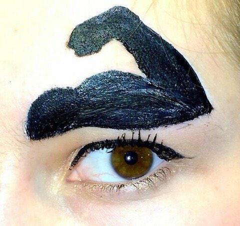 MyBitchCode's tweet image. Eyebrow game strong