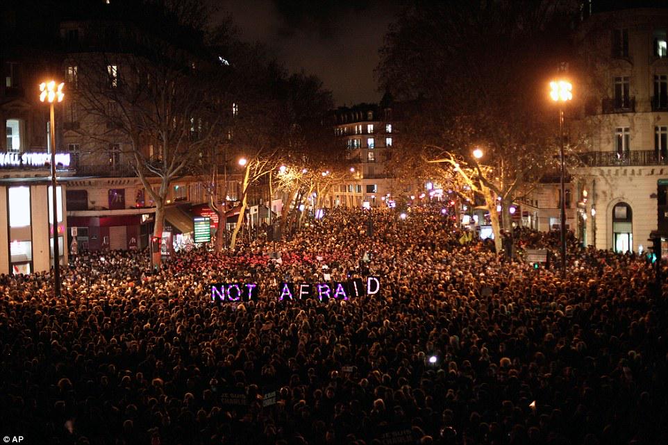 CharlieDMF's tweet image. “@MailOnline: Paris, tonight dailym.ai/14roRTL http://t.co/E0hlcpFY5u”