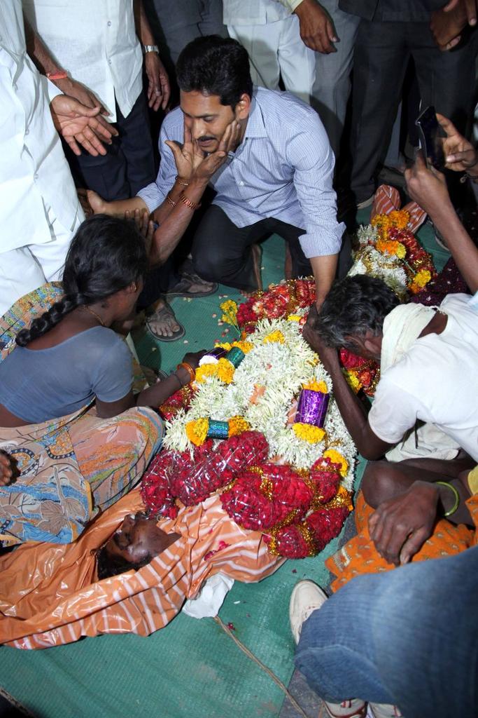 ysrcp_'s tweet photo. Party President YS Jaganmohan Reddy consoling families of Anantapur Road Accident. http://t.co/MlJlQ8otKj