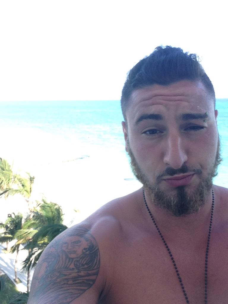 Ferrante89's tweet image. Enjoying this +30 weather tho #unbo