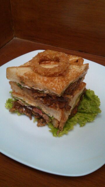 sand_devi's tweet photo. Blakpapper beef sandwich @freshpoint cafe jl delima disc 20% until 31des @infomalang @infokostmalang http://t.co/51BZhCdm8K