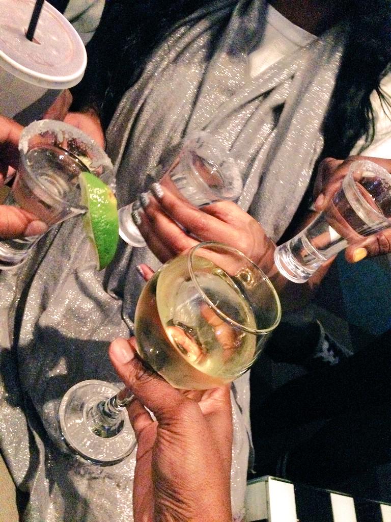 Like90goinNrth's tweet photo. @S0rry4ThaWait @NeshaBwitit @GeeTHALoccsta and Keke http://t.co/4hEwdgnyuT