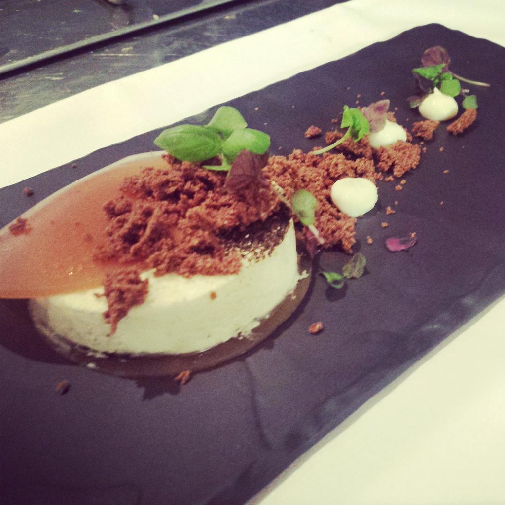 Kim86Young's tweet photo. Vanilla tea parfait with a tea Jelly and Timtam crumble..childhood flavours http://t.co/pO5EYqgbkt