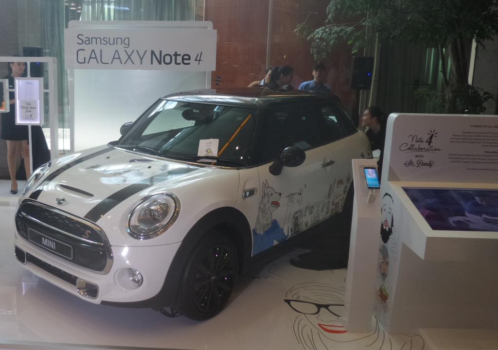 samsungID's tweet photo. Kami tunggu kehadiran Anda untuk melihat hasil karya #Note4Collaboration mulai hari ini di lobby Pacific Place! http://t.co/wDRzUvQkfG