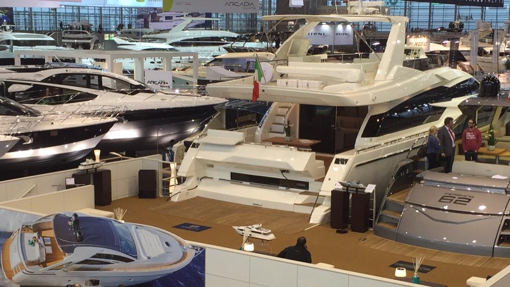 travelbloggerNL's tweet image. Compleet overweldigd door #boot2015. Wat een enorme watersportbeurs! Ik denk twee keer zo groot als #vakantiebeurs