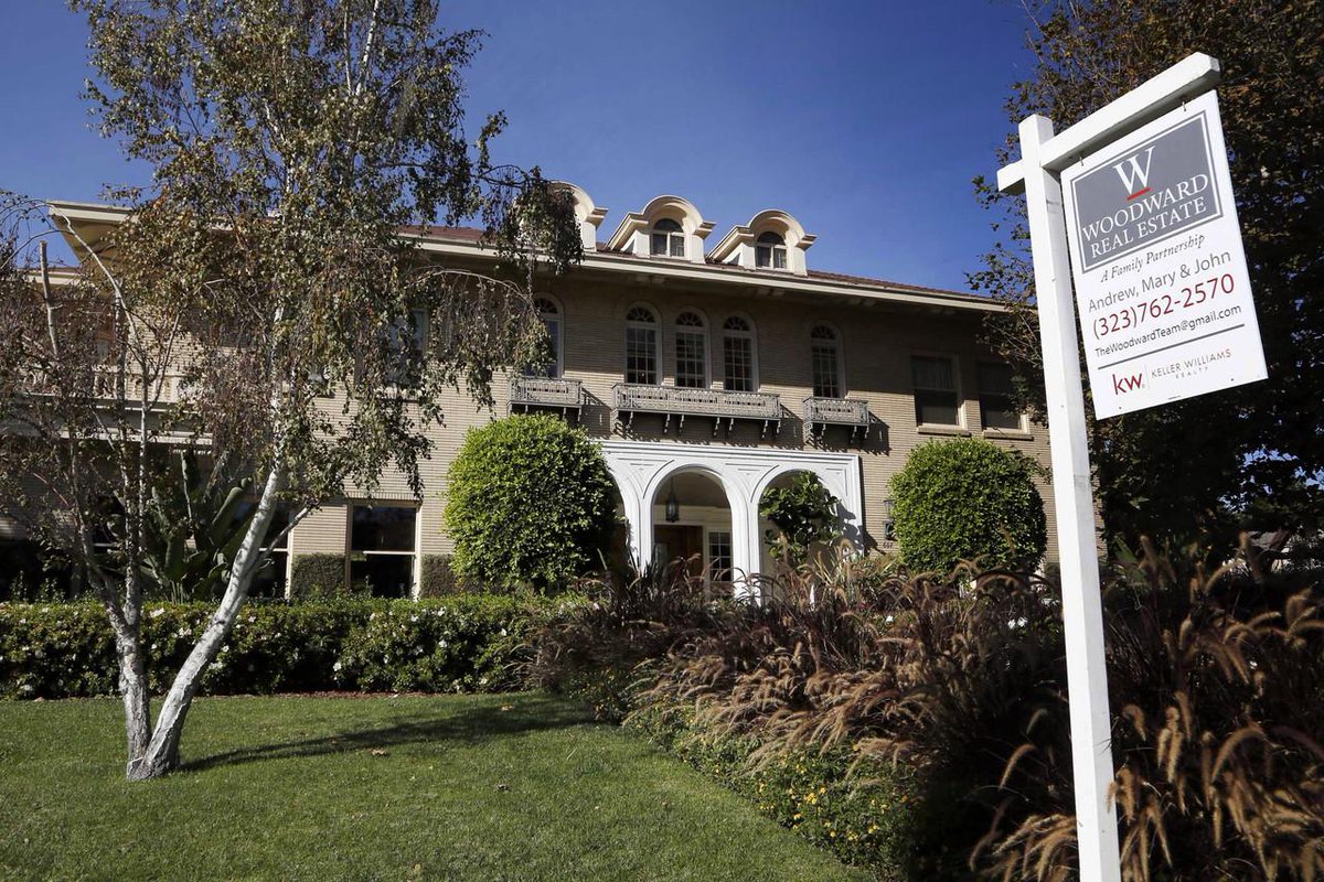 WSJpersfinance's tweet image. A down payment of just 3%? More mortgage lenders say yes. on.wsj.com/1ATRVML