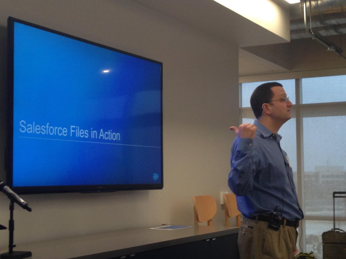 salesforceQueen's tweet image. @goldbren about to kick off the #DemoOfAwesome #SalesforceFiles TX Roadshow @AdamWegel @hectorperezjr @texasrob