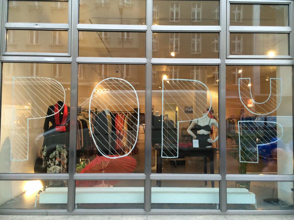 VckyB's tweet image. Pop-up-Shop in Berlin Mitte at Brunnenstrasse 190. Now! #popup #popupberlin #fashion #vintage #jewellery #berlin