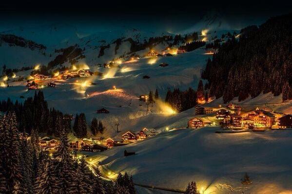 _Paisajes_'s tweet photo. Noche de nieve en Austria http://t.co/aRpqwQyFQ5