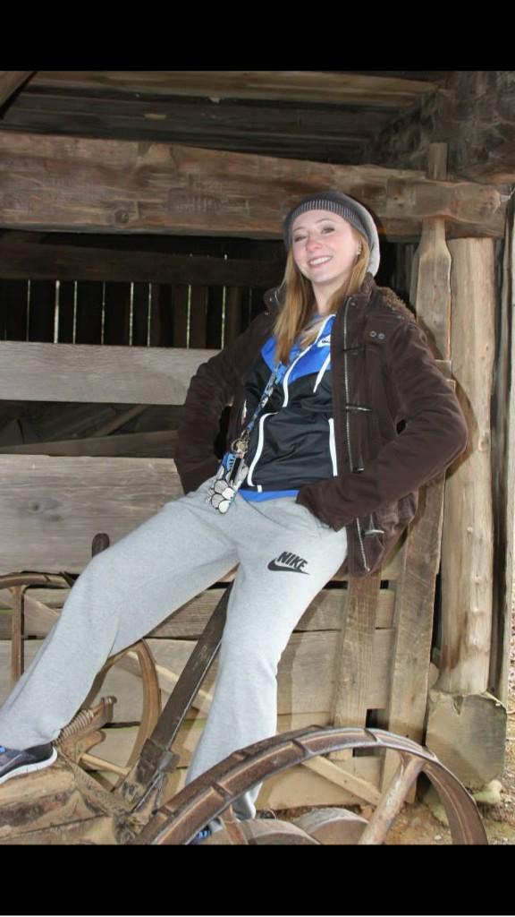 SHITMEGANSAYS26's tweet photo. I know what your thinking, there is so much swag in 1 picture😏 http://t.co/8mCzOr7yH9