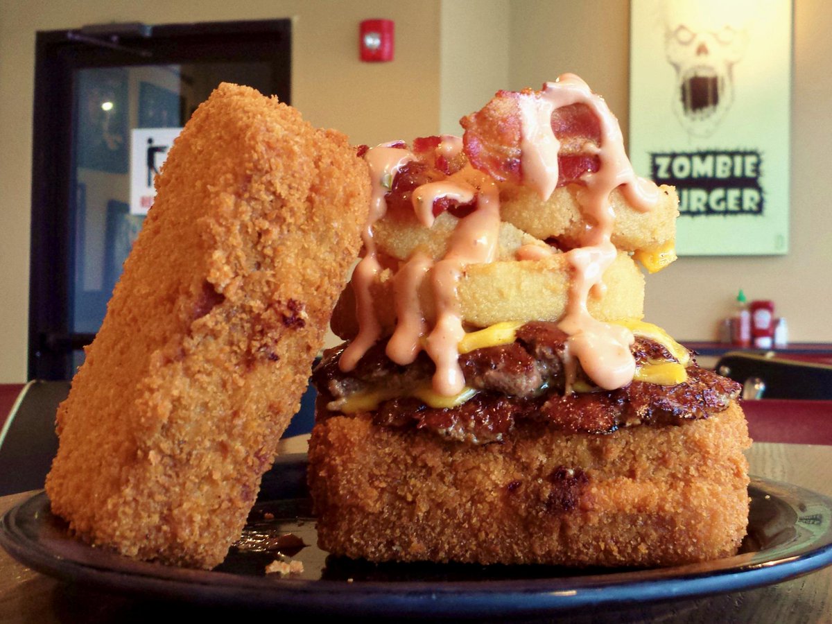 ZombieBurgerDM's tweet photo. โMERICA SANDWICH IN PARIS: chz Frenchie bun (bread + chz wiz), Am chz, onion rings, bacon, ZB sauce #TweakedOut #1Day http://t.co/L6tp7aIWmR