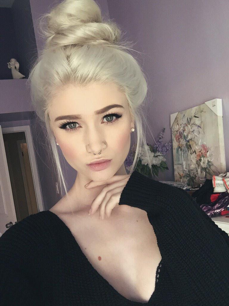 cuntneydick's tweet image. WHITE GIRL FUN BUN