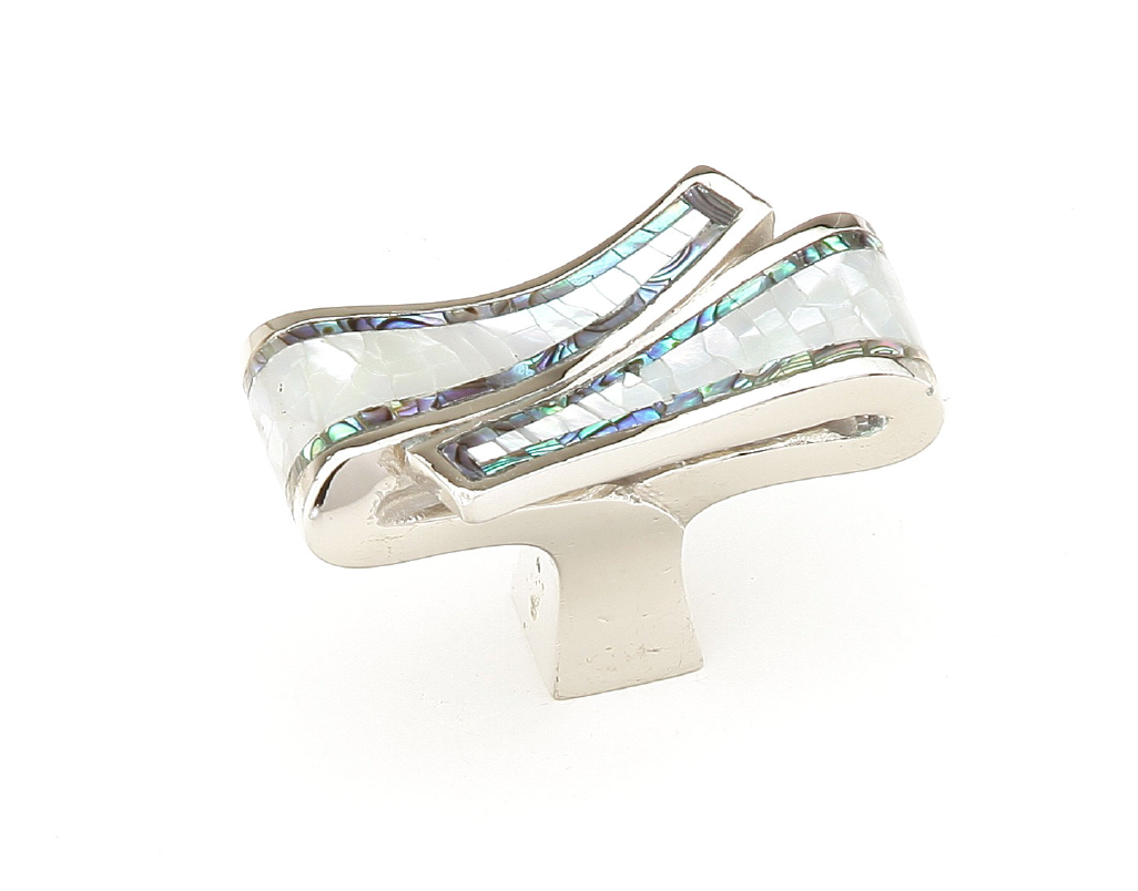 BathandBrass's tweet photo. #Cabinetknobs Your #hardware should make a make a statement! | #bathandbrass carries #schaub | #luxury #knobs http://t.co/nwP0loXvB4