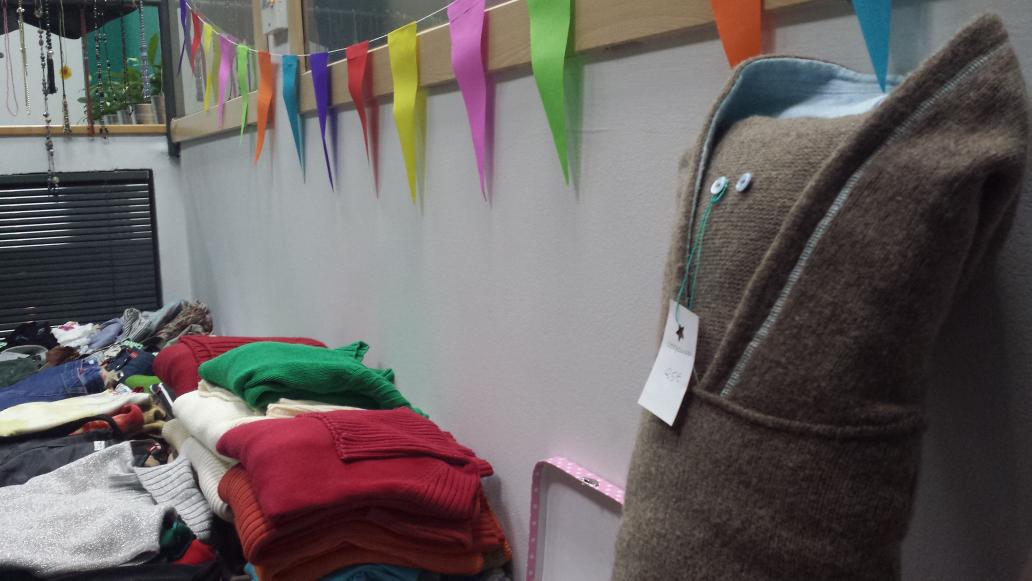 En la #inauguración de <a href="/KambalachicMk/">Kambalachic</a> el #mercadillo donde puedes dar una segunda vida a tu #ropa. #Madrid #Chamberí