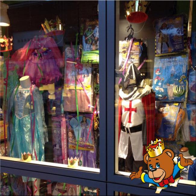 BuddyLeg's tweet photo. Vores butik i #Aars melder sig klar til #Fastelavn :) http://t.co/4j8bJiY872