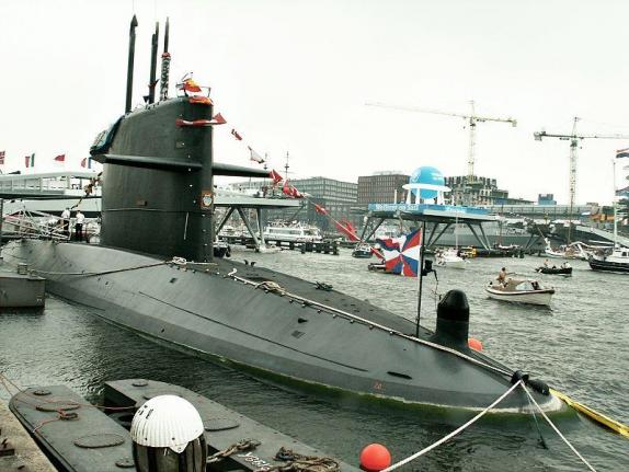 FauteuilColbert's tweet photo. Return of the #Vikingclass: Swedes, Dutch partner for future submarine http://t.co/dtAZ6uAPdr http://t.co/xY3hzO6aRx http://t.co/C9U63qd344