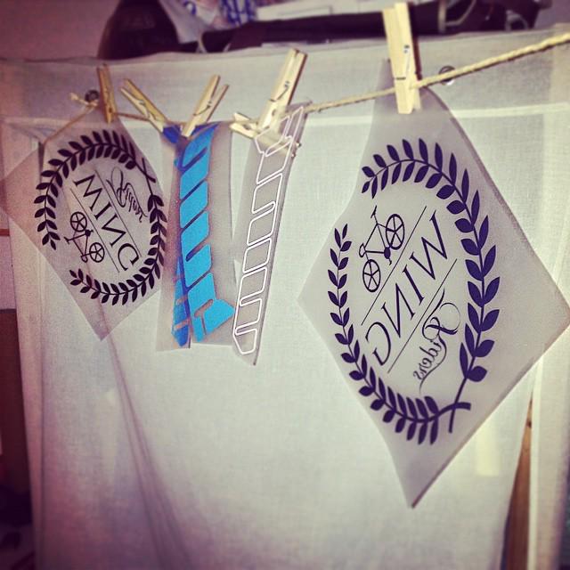 WinkSerigrafia's tweet photo. Preparando #vinilo como si nos fuera la vida en ello! Preparando los #diseños para la #feria ! #design #silkscree... http://t.co/TvpTiBX7b2