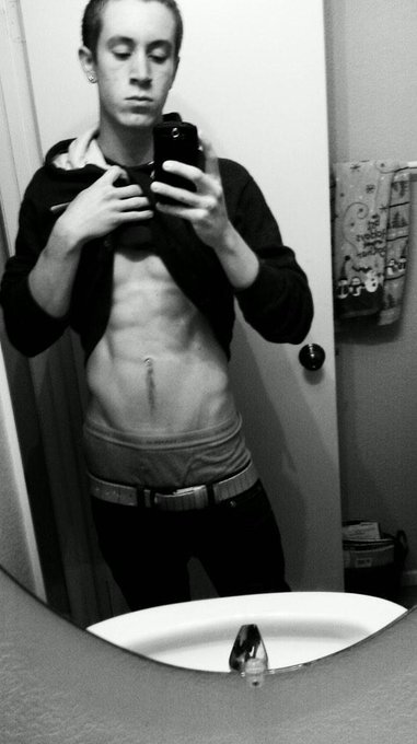 LOL😂😩🙈😂 #throwback to when i swore i was a hollister model my sophmore year of high school😂😂 http://t<a href="/tag/throwback"class="tags">#throwback</a>