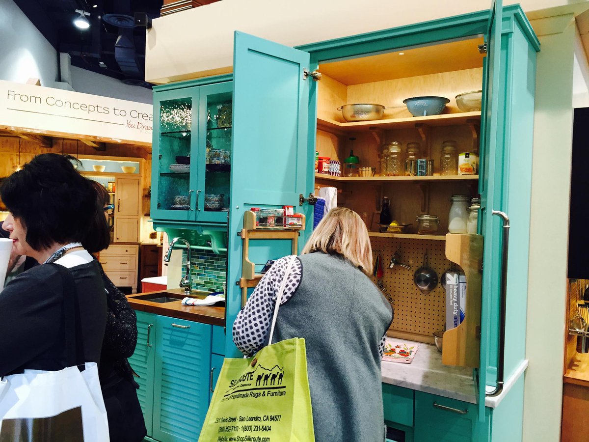 TDNDesignNet's tweet image. Custom color is a hit at #KBIS2015