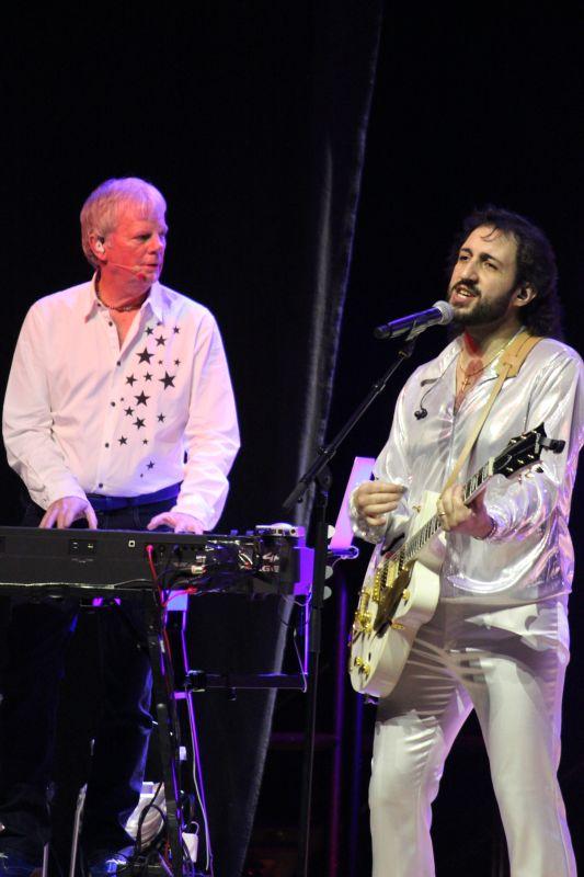 ItalianBeeGees's tweet photo. "Massachusetts,the Bee Gees Musical"
Pics from Cottbus Stadthalle, 15.01.2015
IBG and Blue Weaver http://t.co/MD0JZmVmzJ