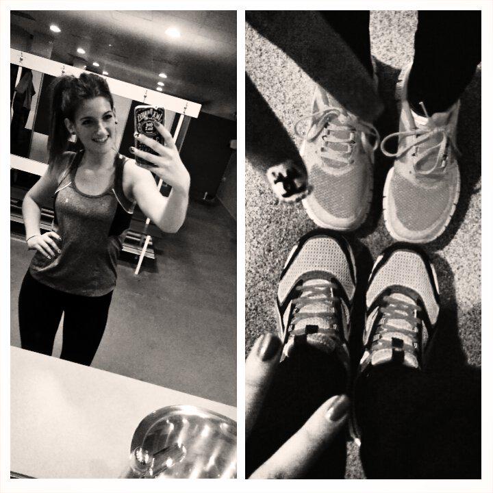 vanesalovegaga's tweet photo. Sin mi compa de training no sería lo mismo @ElenaMG95 cada día un poquito mas 💪💯% http://t.co/GlVDh8Quw5