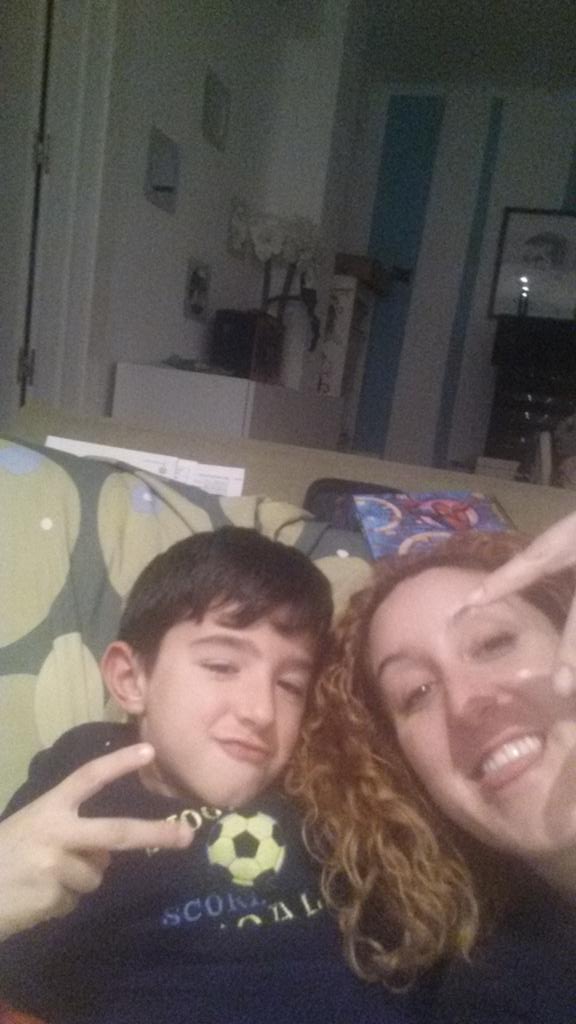 linero27's tweet photo. Reventa de los golpes del k1...pero cuando tu hermana necesita ayuda!!ahii sta la tita!#niñeraconmiguapo!! http://t.co/OX8WhWM6WC
