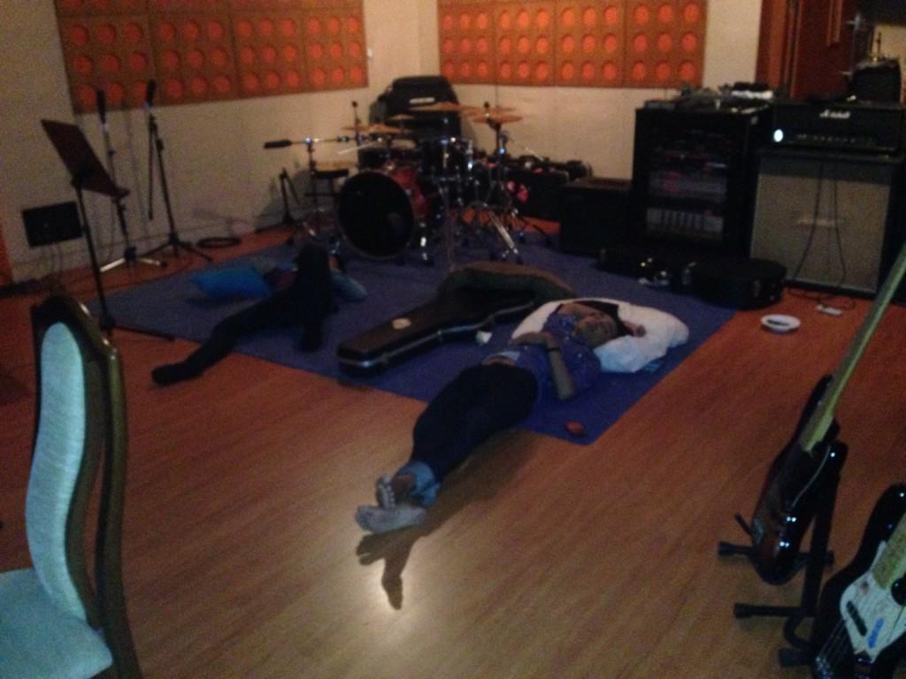 Alhmdulillah ktmu partner yg tahan banting,thx @faiz_alhabib <a href="/Theo_monroe/">Theo broma anggara</a> #BuTututProject #LatePost <a href="/UPbeatStudio/">UPbeat Studio</a>