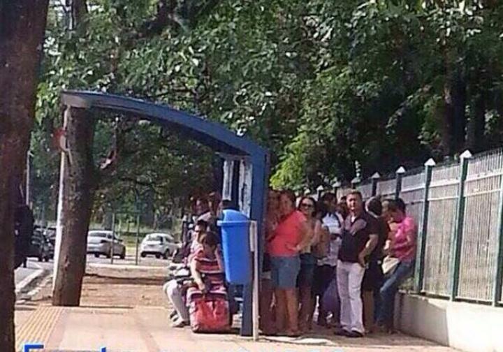 Popotinha_D's tweet photo. Festa surpresa para o Motorista 
Né? 
Deve ser um cara bacana.... http://t.co/zU4JRkv0sE