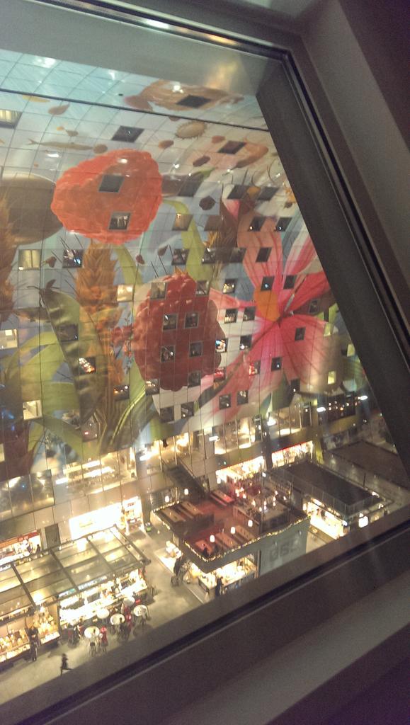 Clubavond met rondleiding van architect in @markthalrdam. Indrukwekkend. Wonen zonder herrie en luchtjes...!