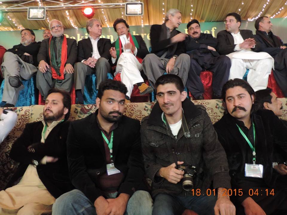 home313j10c's tweet image. &quot;@Wasim_Wazir: #PakLovesIKBecause The legend always be with his people all the time
#IKLeadsByExample http://t.co/2kLTHAdEl3&quot;