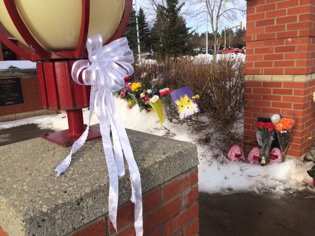 LisaWolansky's tweet photo. The memorial at the RCMP detachment in St.Albert continues to grow. #rcmpofficers #support #WhiteRibbon http://t.co/XgFS69TgUz